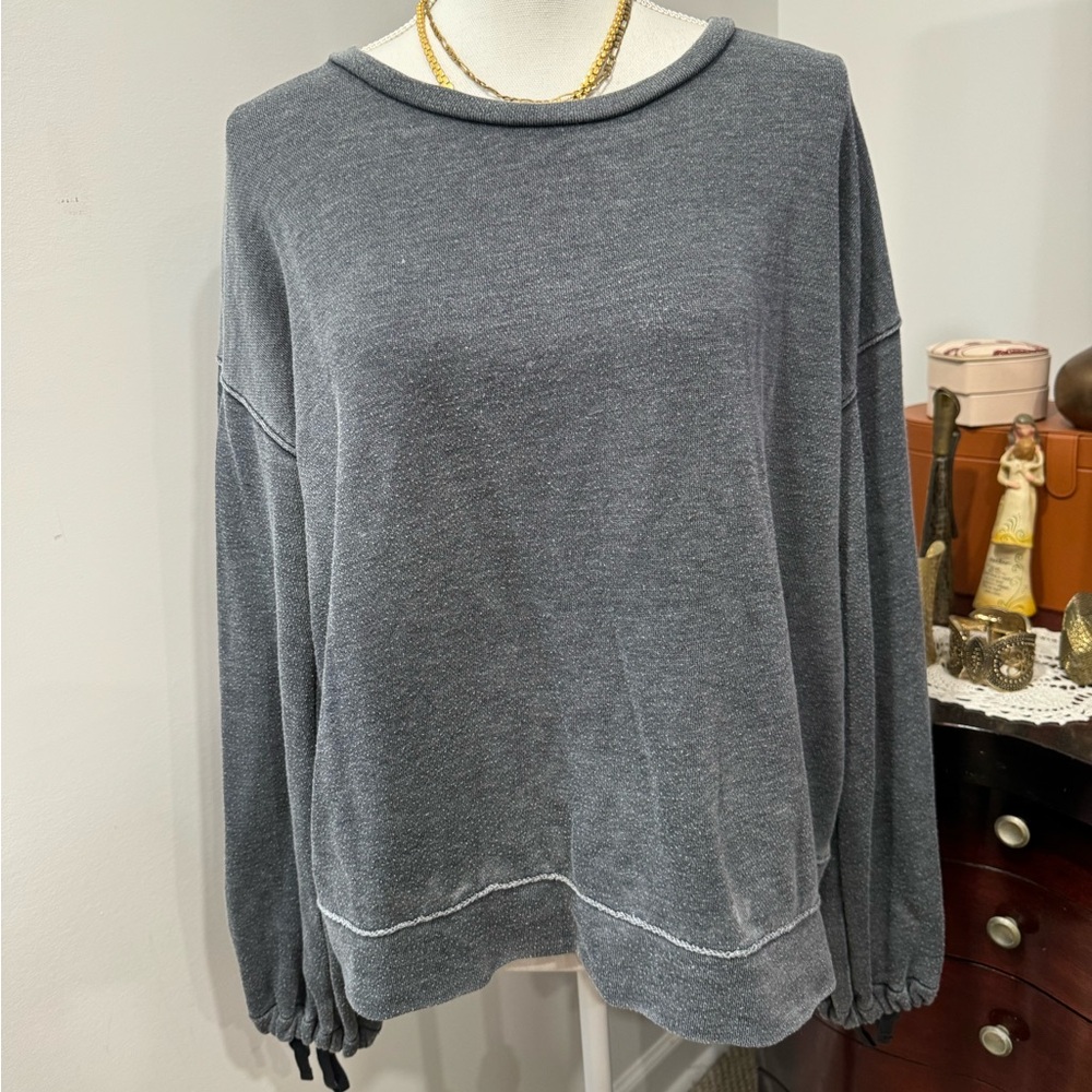 GRAY SWEATSHIRT